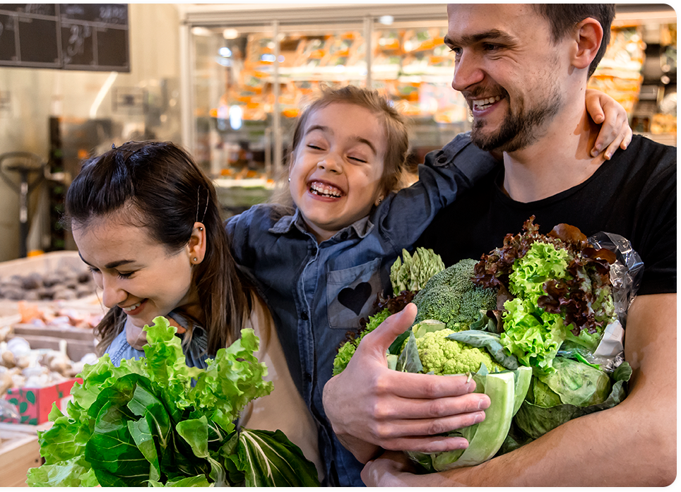 happy-family-buys-vegetables-in-vegetable-departm-2021-08-31-11-19-12-utc